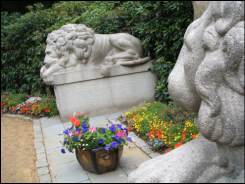 Friedhof Hamburg-Ohlsdorf Löwen (Foto: urian)