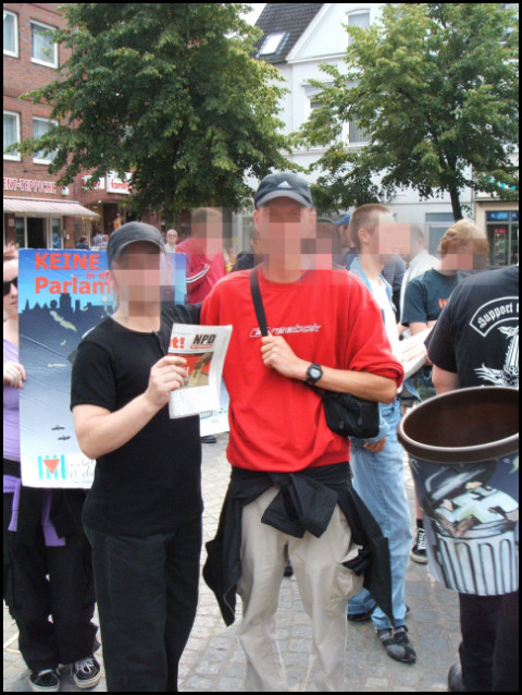 NPD und Antifa auf dem Pferdemarkt von Stade (Foto: urian)