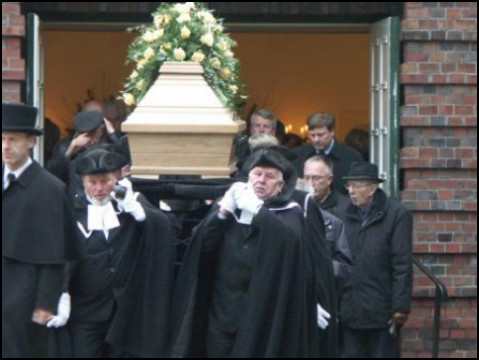 Beerdigung des ehrbaren SS-Mannes (Foto: recherche nord)