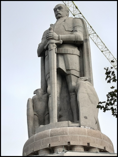 Bismarck am Hafen Hamburg (Foto: urian)